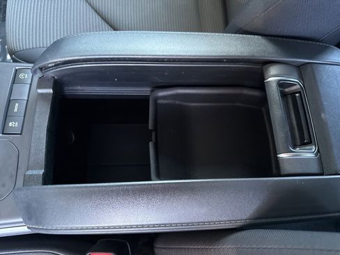 Used 2022 Toyota Highlander L image 25