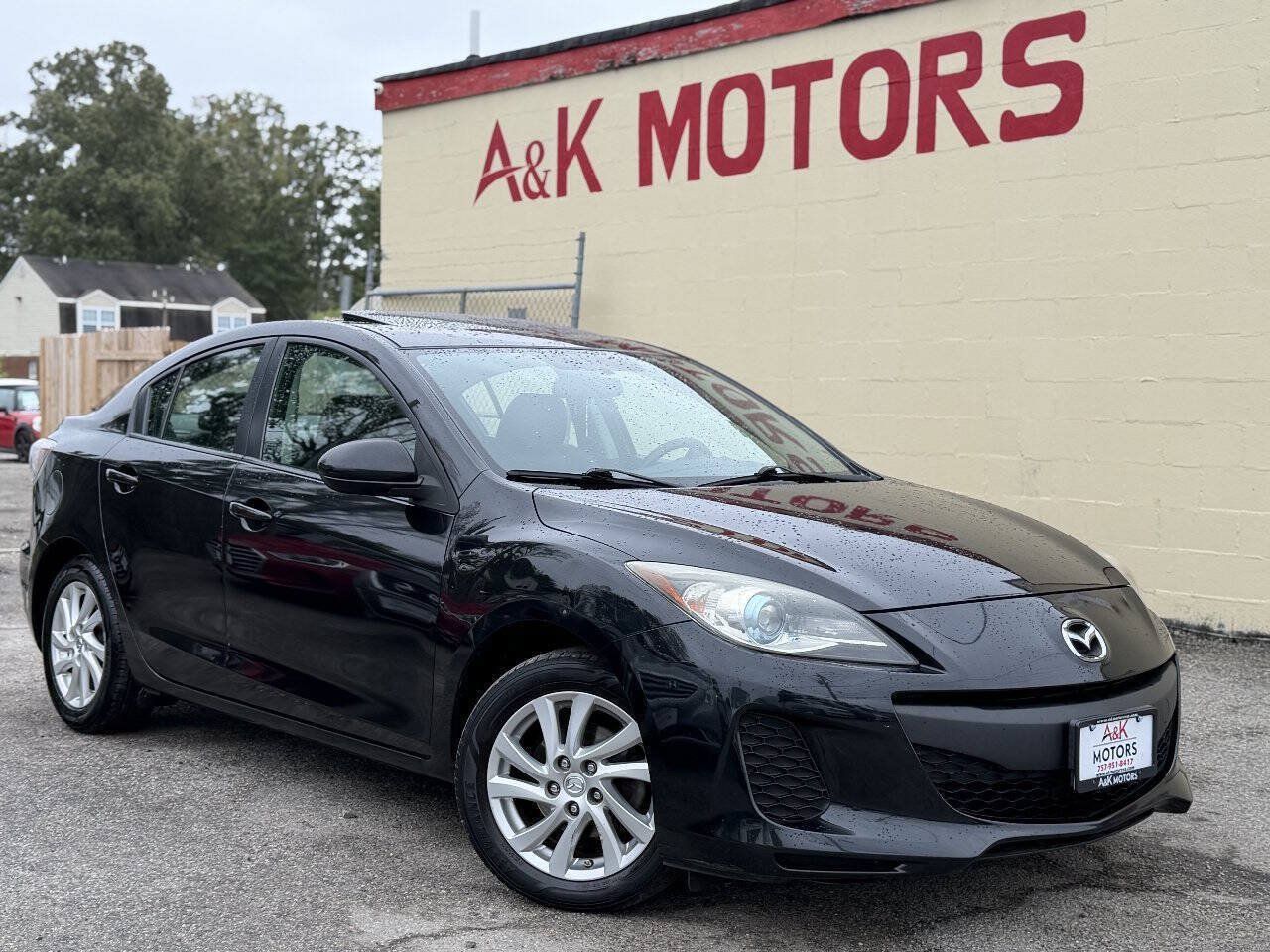 Used 2012 MAZDA MAZDA3 i Grand Touring w/ Tech Pkg FWD image 1