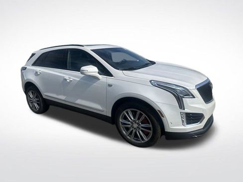 Certified 2025 Cadillac XT5 Sportv w/ Technology Package AWD/4WD image 4