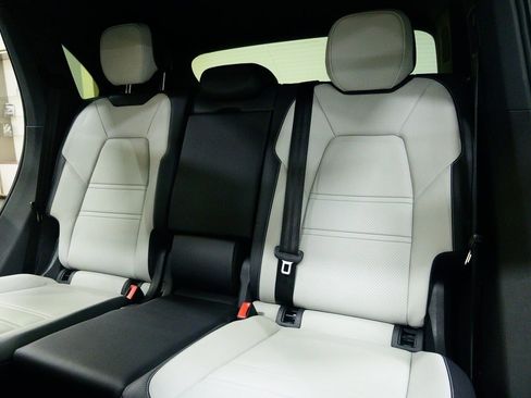 Used 2025 Porsche Cayenne image 16