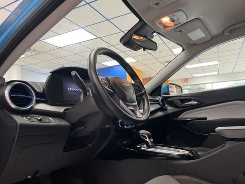 Used 2025 Chevrolet Trax LT w/ LT Convenience Package FWD image 18