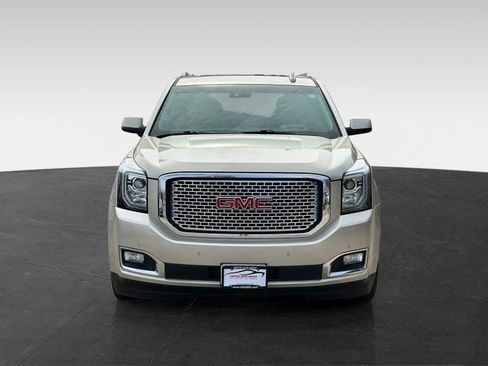 Used 2016 GMC Yukon XL Denali image 2