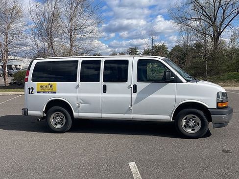 Used 2018 Chevrolet Express 3500 LT w/ LT Preferred Equipment Group RWD image 10