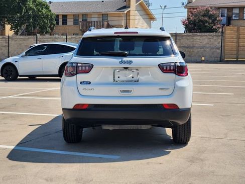 Used 2025 Jeep Compass Latitude AWD/4WD image 12