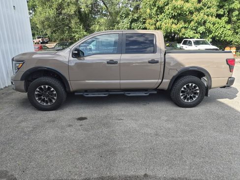 Used 2021 Nissan Titan PRO-4X w/ Pro-4x Convenience Package AWD/4WD image 4