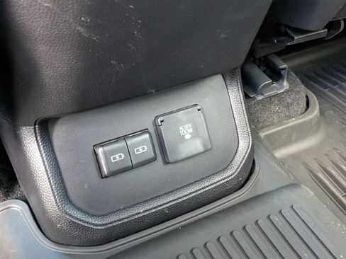 Used 2024 Toyota Highlander Platinum AWD/4WD image 16