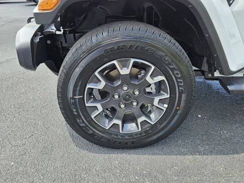 Used 2025 Jeep Wrangler Unlimited Sahara AWD/4WD image 9