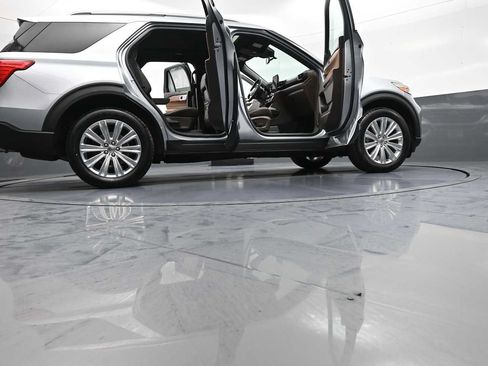 Used 2022 Ford Explorer King Ranch w/ Premium Technology Package AWD/4WD image 51