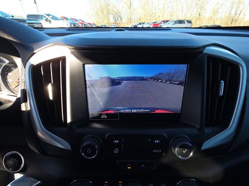 Used 2024 GMC Terrain SLT image 22