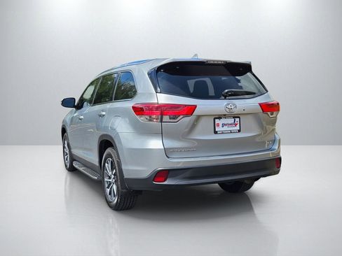 Used 2019 Toyota Highlander XLE FWD image 7