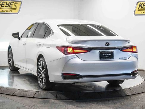 Used 2025 Lexus ES 300h w/ Premium Package image 2