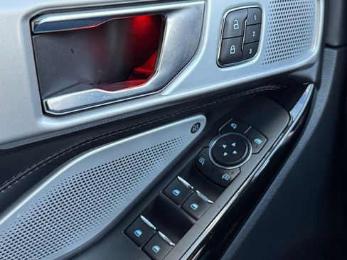 Used 2022 Ford Explorer Platinum w/ Equipment Group 601A image 17