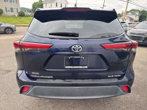 Used 2021 Toyota Highlander XLE AWD/4WD image 7