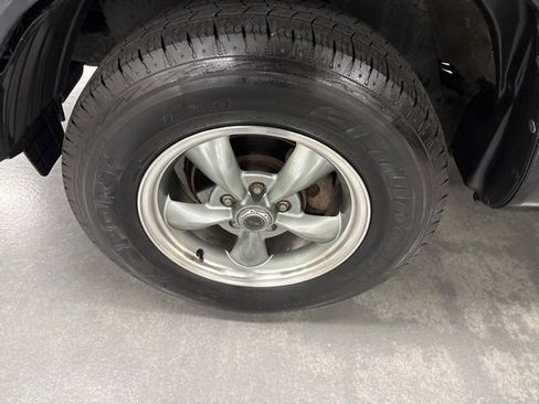 Used 2015 Toyota Tacoma Base image 25