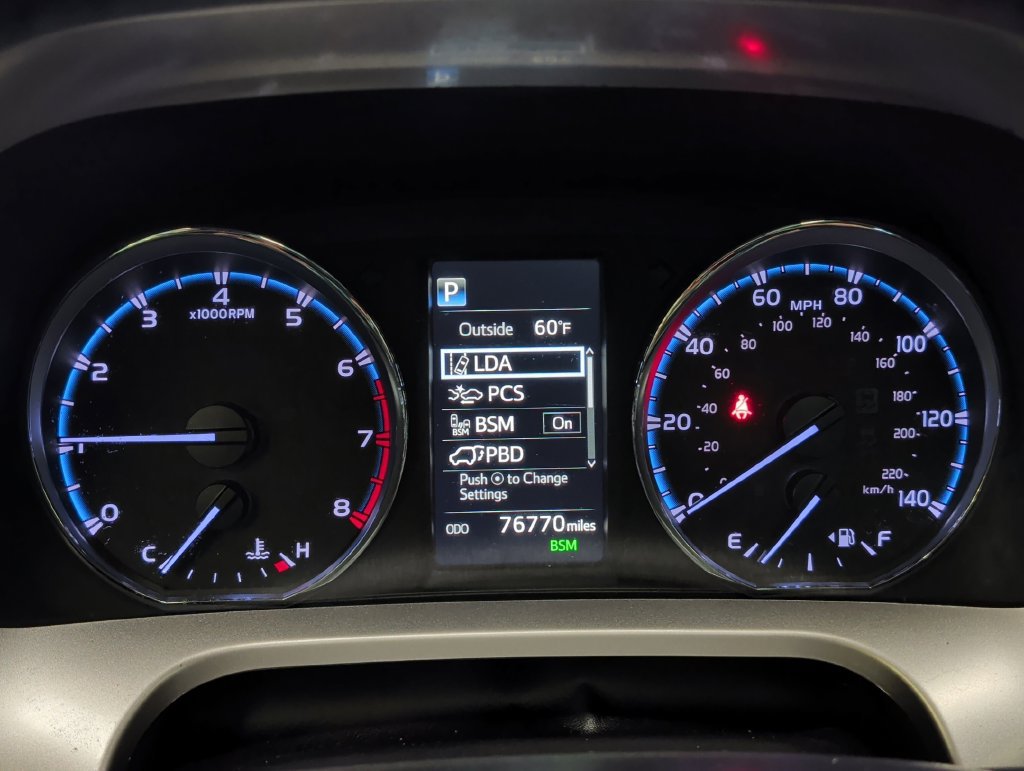Used 2018 Toyota RAV4 Limited FWD image 18