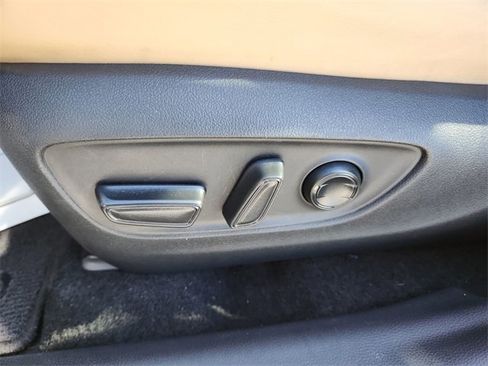 Used 2022 Toyota RAV4 XLE Premium image 19