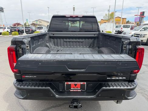 Used 2021 GMC Sierra 2500 Denali w/ Denali Black Diamond Edition AWD/4WD image 45