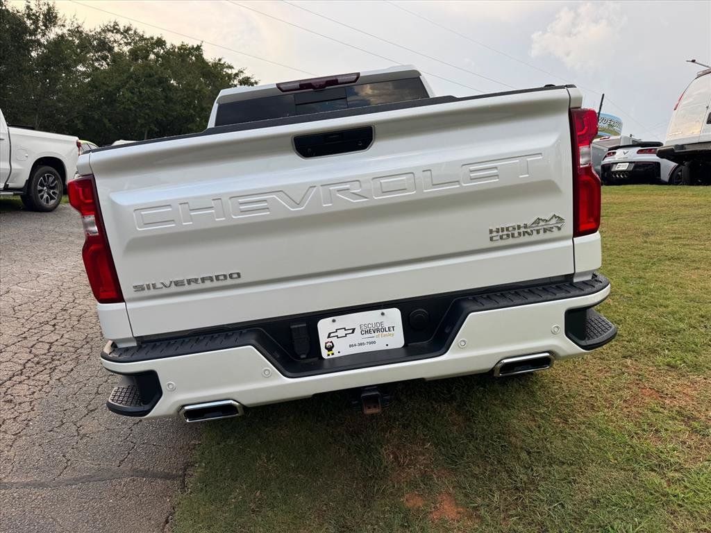 Used 2020 Chevrolet Silverado 1500 High Country w/ Technology Package AWD/4WD image 6