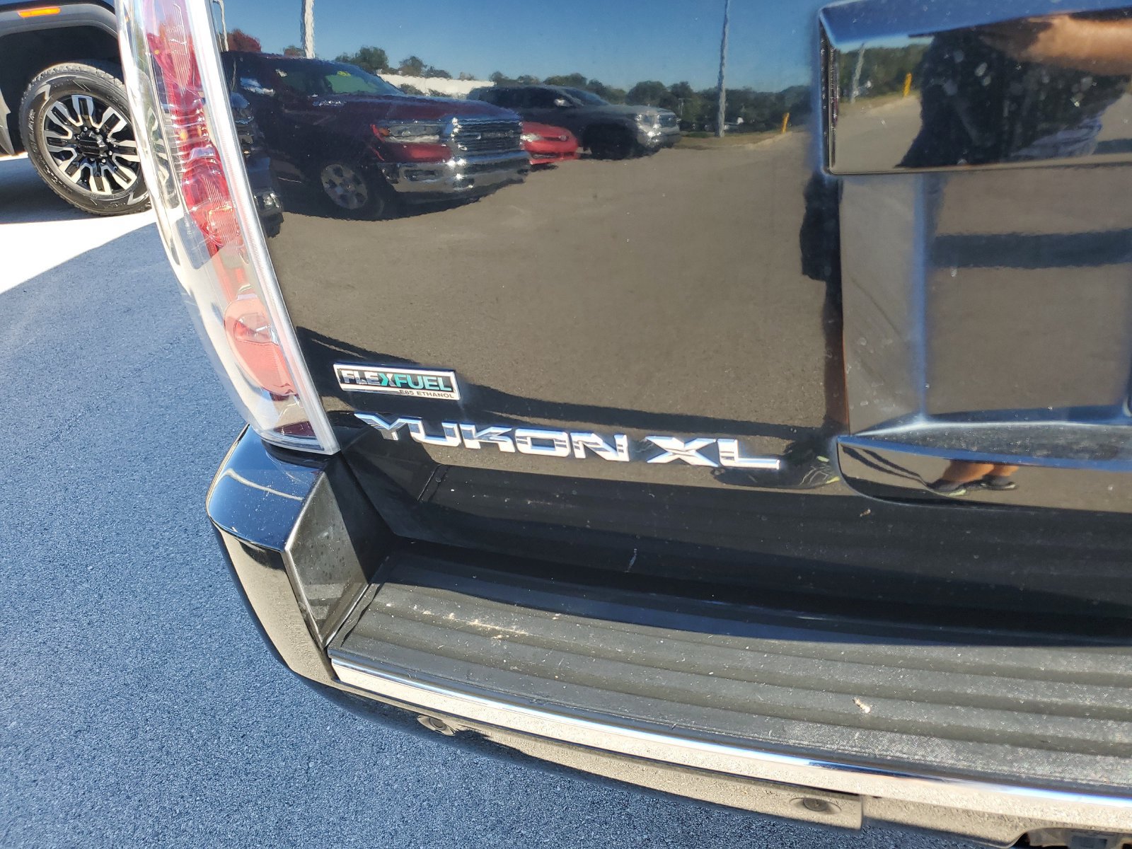 Used 2012 GMC Yukon XL Denali AWD/4WD image 7