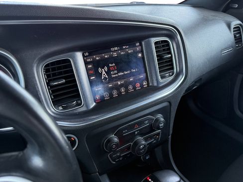 Used 2017 Dodge Charger SXT RWD image 15