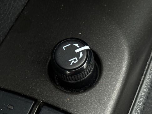 Used 2022 Toyota Camry SE FWD image 39