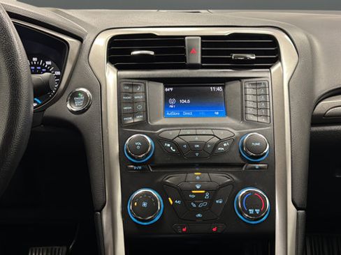Used 2017 Ford Fusion SE FWD image 13