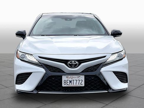 Used 2018 Toyota Camry XSE FWD image 3