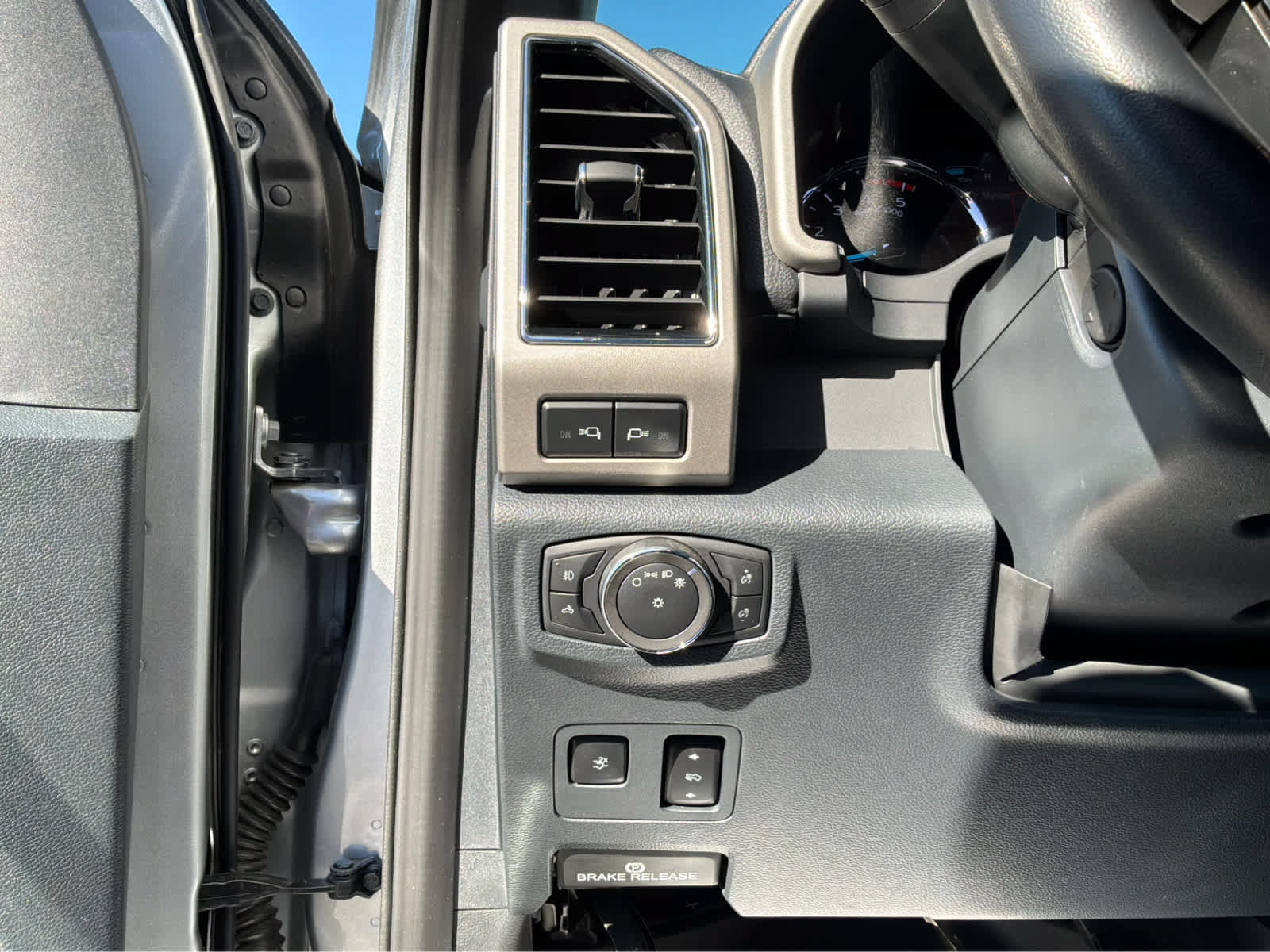 Used 2022 Ford F250 Lariat w/ Lariat Ultimate Package AWD/4WD image 13