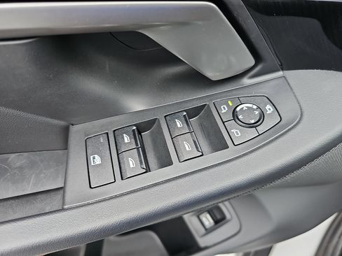 Used 2025 BMW 530i w/ Premium Package image 28