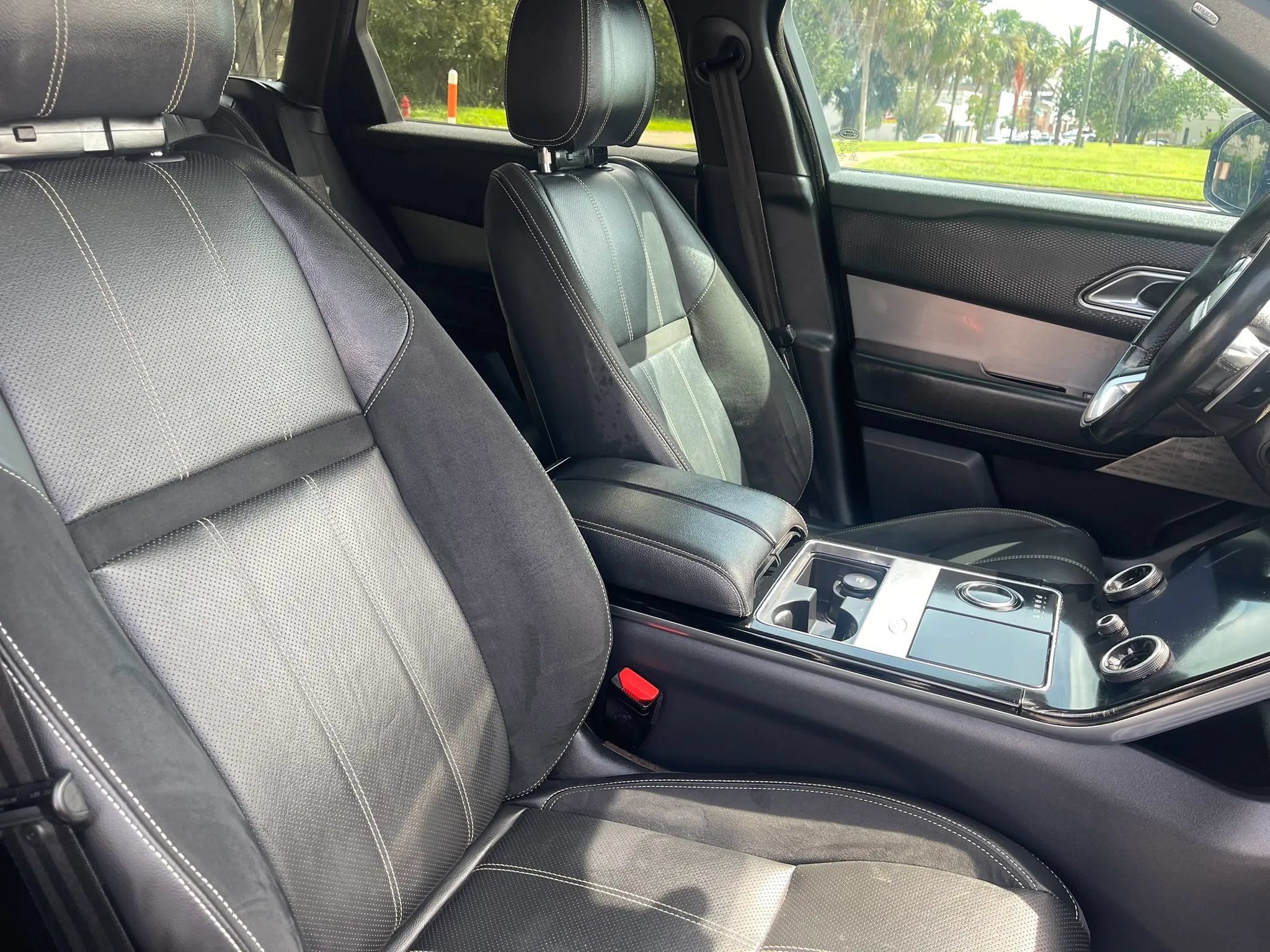Used 2018 Land Rover Range Rover Velar R-Dynamic SE AWD/4WD image 14