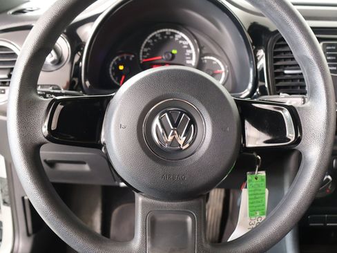 Used 2016 Volkswagen Beetle 1.8T Classic FWD image 3