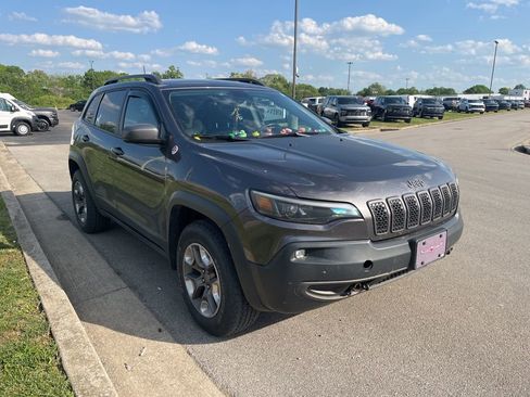 Used 2019 Jeep Cherokee Trailhawk w/ Cold Weather Group AWD/4WD image 2