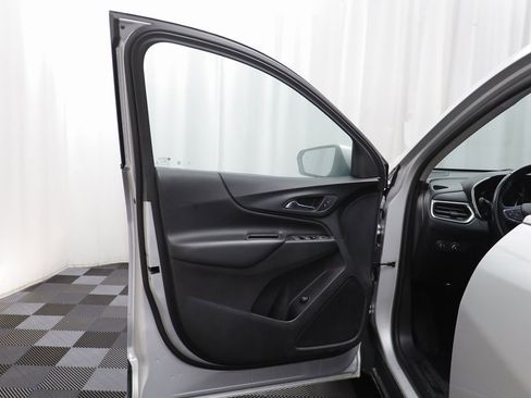 Used 2019 Chevrolet Equinox LT image 4