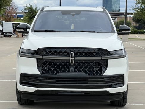 New 2025 Lincoln Navigator L Reserve w/ Jet Appearance Package image 13