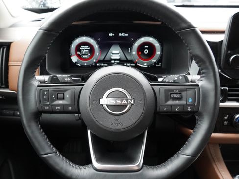Used 2024 Nissan Pathfinder Platinum AWD/4WD image 19
