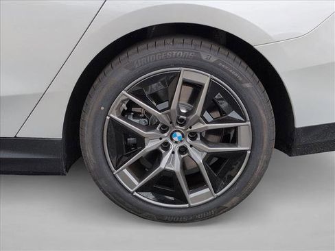New 2026 BMW i5 eDrive40 image 10