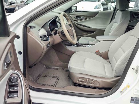 Used 2021 Chevrolet Malibu LT image 2