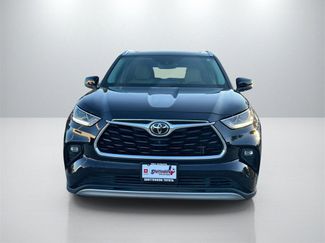 Certified 2022 Toyota Highlander Platinum video 2