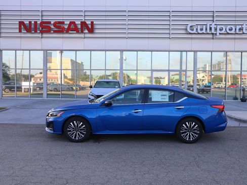 New 2025 Nissan Altima 2.5 SV image 3