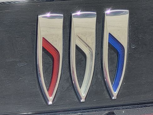 Used 2025 Buick Enclave Preferred image 11