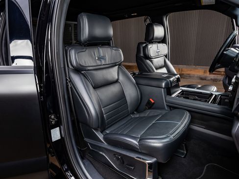 Used 2025 Ford F450 Platinum w/ FX4 Off-Road Package image 31