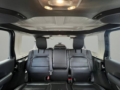 Used 2023 Jeep Wrangler Unlimited Sahara image 27