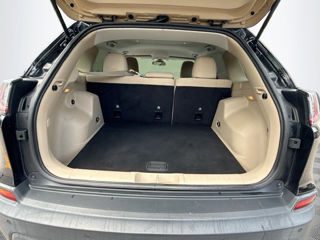 Used 2020 Jeep Cherokee Latitude FWD image 27
