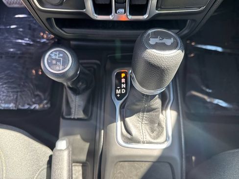 Used 2025 Jeep Wrangler Unlimited Sahara AWD/4WD image 27