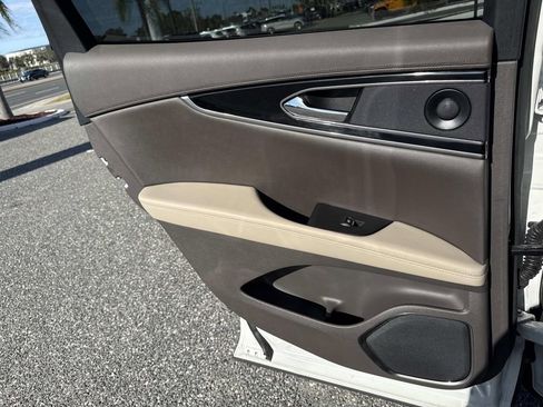 Used 2021 Lincoln Nautilus Reserve w/ Equipment Group 201A image 13