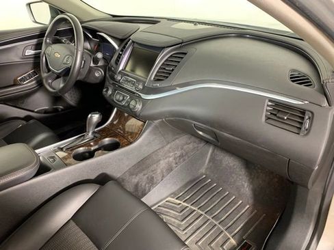 Used 2015 Chevrolet Impala LT w/ Convenience Package FWD image 21