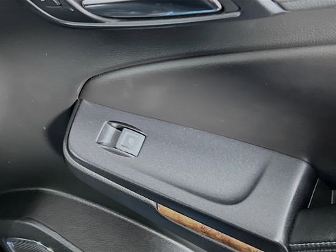 Used 2018 Chevrolet Tahoe Premier AWD/4WD image 32