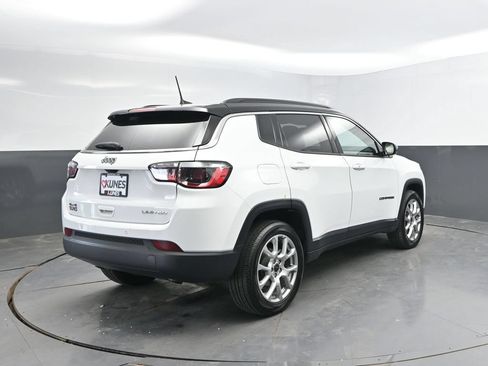 Used 2025 Jeep Compass Limited AWD/4WD image 9