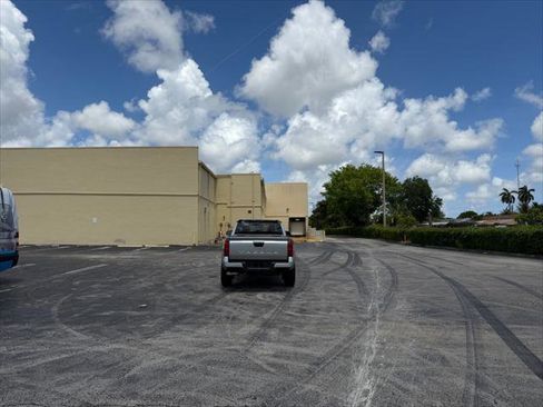 Used 2025 Toyota Tacoma SR5 image 4