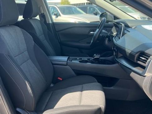 Used 2025 Nissan Rogue SV FWD image 33